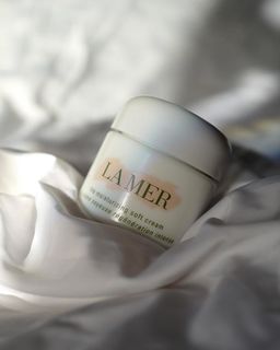 THE MOISTURIZING SOFT CREAM MOISTURIZER