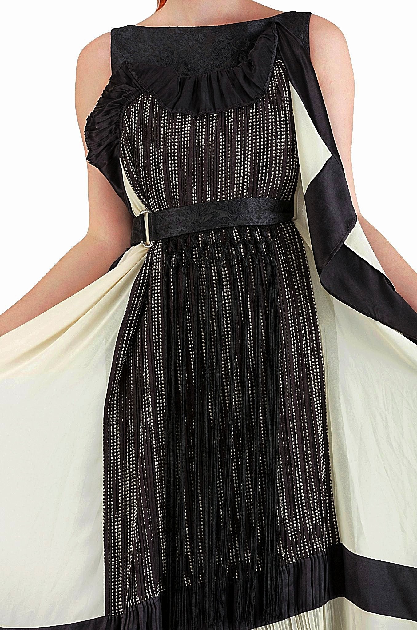 Robe plissée noire à -50 %